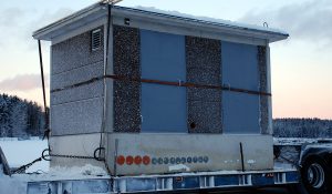 Betonista rakennettu poistomuuntamo