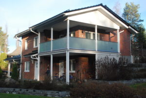 Parvekkeellinen omakotitalo Uuskaarlepyyssä