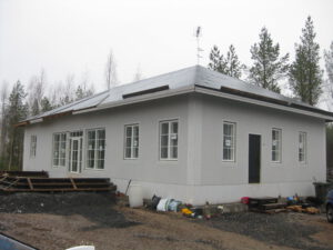 Omakotitalon rakennustyömaa Marinkaisessa